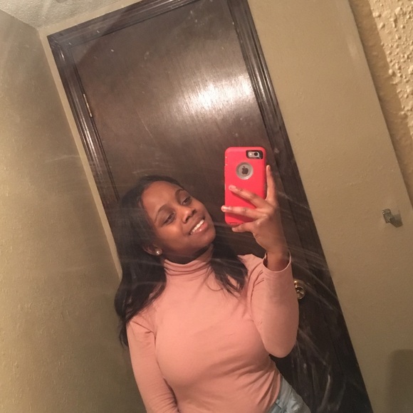 Profile Picture of Skyannah Owens (@yahfav_skyyy) on Poshmark