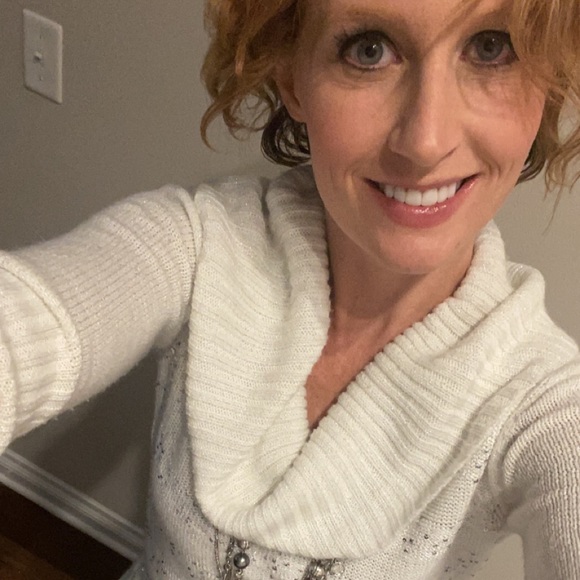Profile Picture of Amanda Bialecki (@pinkpuppie83) on Poshmark