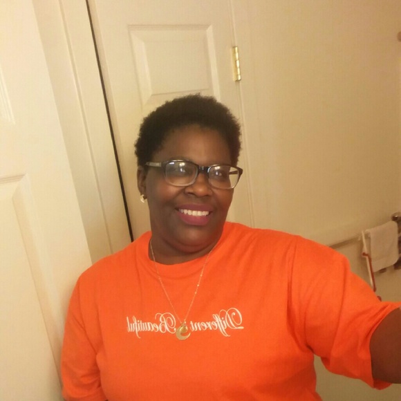 Profile Picture of Annette Delgado (@netty166) on Poshmark