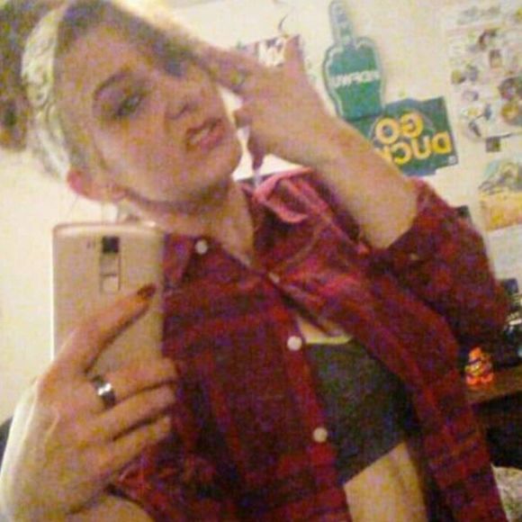 Profile Picture of Jessica Keys (@jessiekeys94) on Poshmark