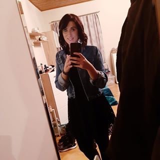 Julia Sailer - Facebook Profile Picture of Julia Sailer (@julia.sailer.948) on Facebook