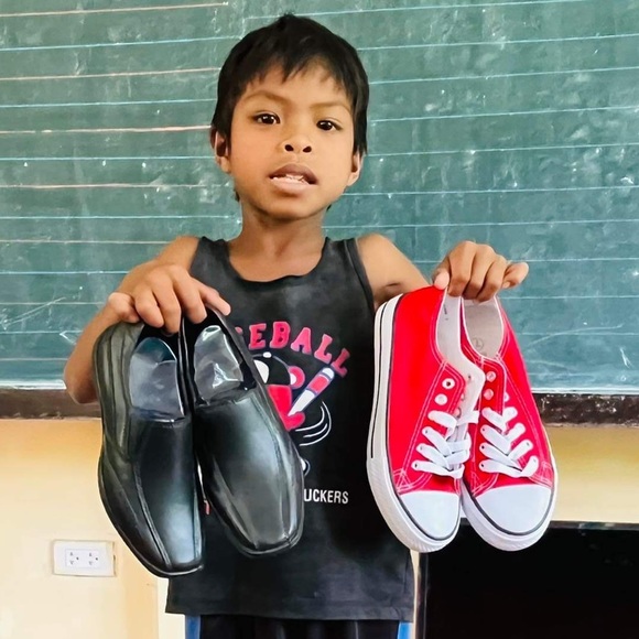 Profile Picture of Jollybox Philippines (@madeline_arenas) on Poshmark