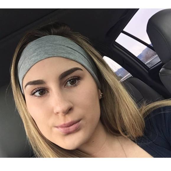 Profile Picture of Julia Sigrist (@juliasigrist136) on Poshmark