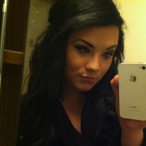 Profile Picture of Savannah Hurst (@savannahhmarie) on Poshmark