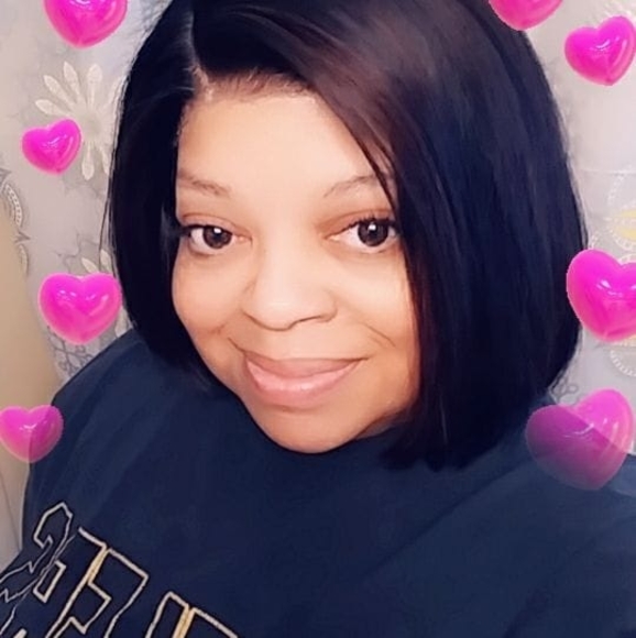 Profile Picture of Rowena Rodriguez-moore (@mrspotsandpans) on Poshmark