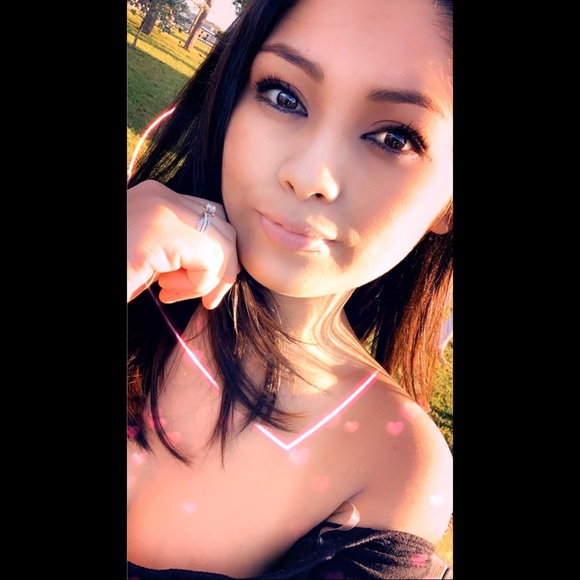 Profile Picture of Anna Aguilar (@annaaguilar452) on Poshmark