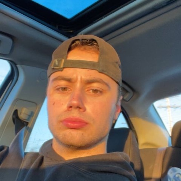 Profile Picture of Gabriel Naud (@gabnaud19) on Poshmark