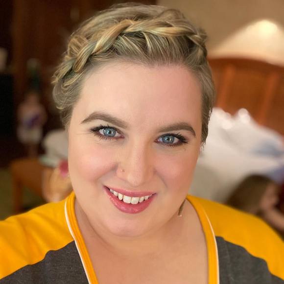 Profile Picture of Michelle Schutzeus (@mschutzeus) on Poshmark