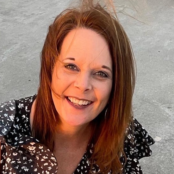 Profile Picture of Cindy Mullins (@cindym51408) on Poshmark