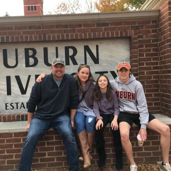 Profile Picture of Andrea Bartels (@adbartels) on Poshmark