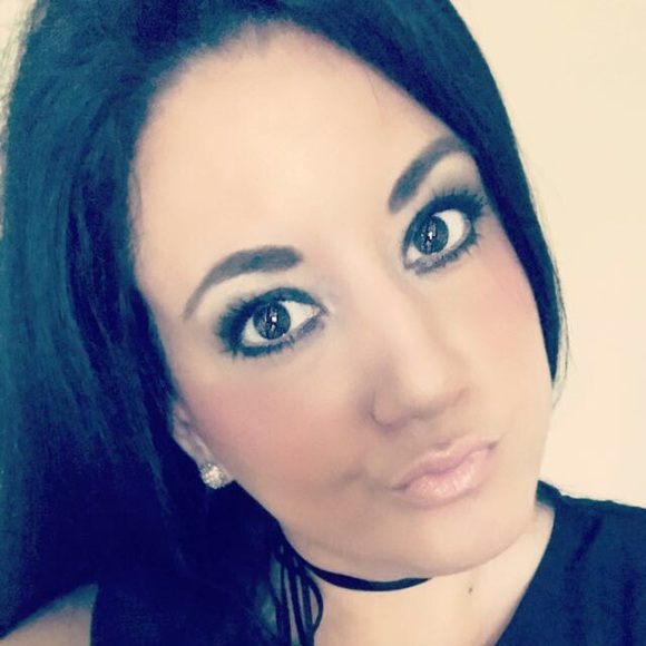 Profile Picture of Christine Moauro (@cmoauro) on Poshmark