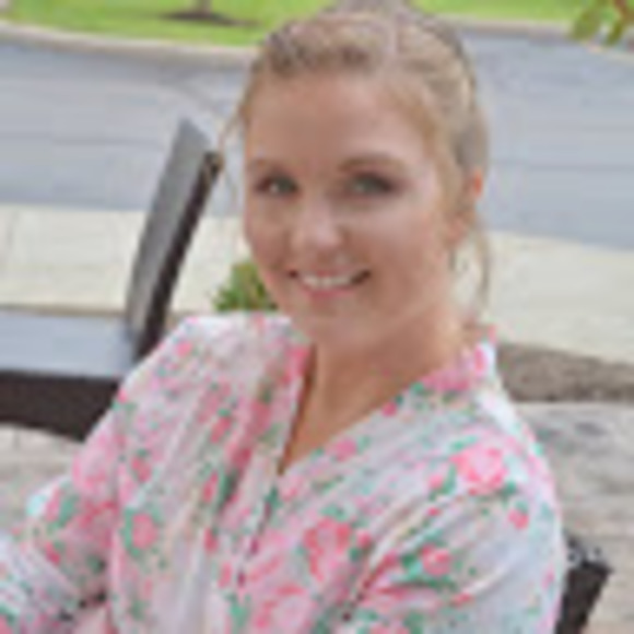 Profile Picture of Jennifer Vleck (@jmboyer92) on Poshmark