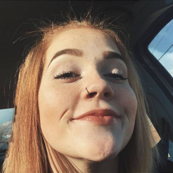 Profile Picture of Emma Petsche (@expiire) on Poshmark