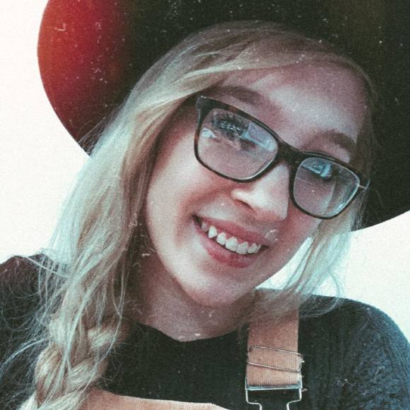 Profile Picture of Jenna Coyle (@coylej) on Poshmark