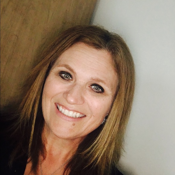 Profile Picture of Jodie Moyes (@jojom71) on Poshmark