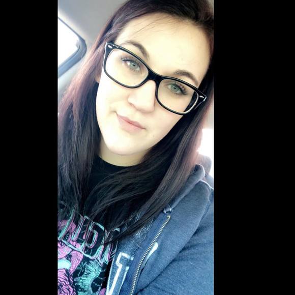 Profile Picture of Kristie Sharpe (@kristiesharpe) on Poshmark