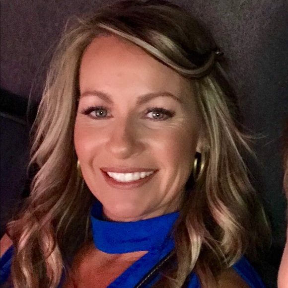Profile Picture of Tonya Eason (@luvn2nurse) on Poshmark