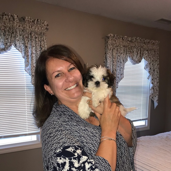 Profile Picture of Amy Jagoda (@ajagoda) on Poshmark