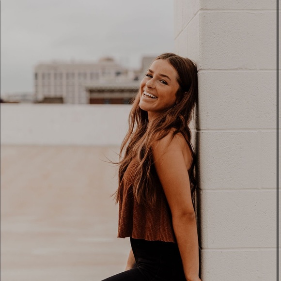 Profile Picture of Olivia Havert (@oliviahavert) on Poshmark