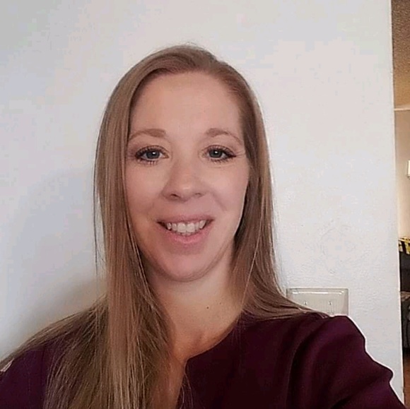 Profile Picture of Debra Lampkey (@dlampkey) on Poshmark