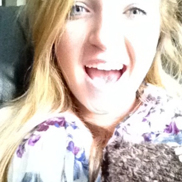 Profile Picture of Alice Palermo (@allicat11) on Poshmark