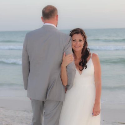 Profile Picture of Lisa Barker (@aed761) on Twitter