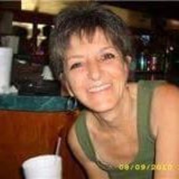 Profile Picture of Debrah Berteau (@debster61) on Poshmark