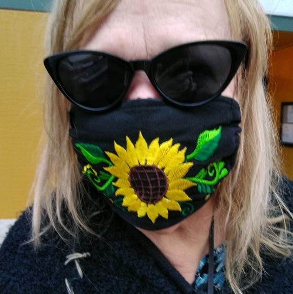 Profile Picture of Charlene Casey (@charlene_casey) on Poshmark