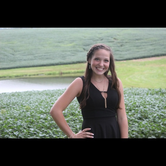 Profile Picture of Macey Gallihugh (@gallihughm21) on Poshmark