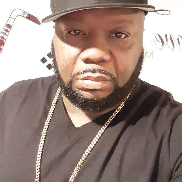 Profile Picture of Derrick Hardwick (@derrickhardwick) on Poshmark