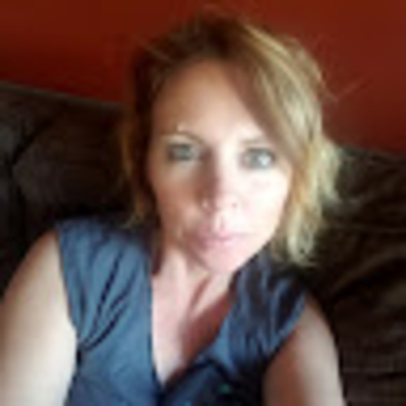 Profile Picture of Robyn drake Drake (@robyndrake1973) on Poshmark