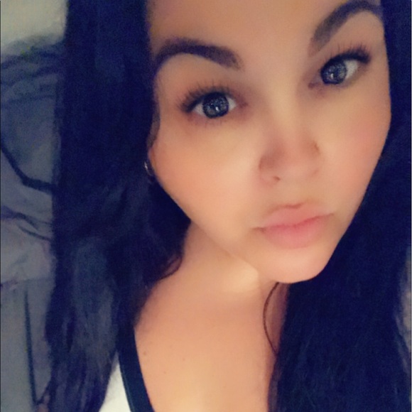 Profile Picture of Kristen Windon (@pyrfctangyl) on Poshmark