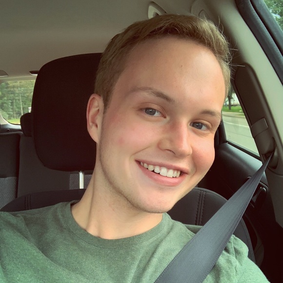 Profile Picture of Daniel Rung (@dannyrich_r) on Poshmark