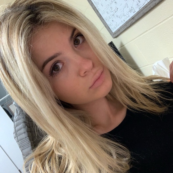 Profile Picture of Hannah Molisani (@hannahmolisani1) on Poshmark