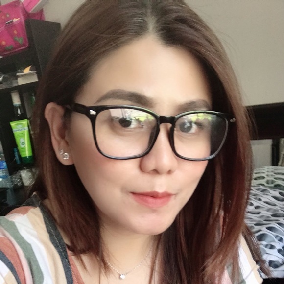 Profile Picture of Yvette Valderama (@yvette560) on Poshmark