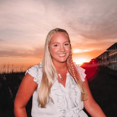 Profile Picture of Holly Faulkner (@ImHollyFaulkner) on Twitter