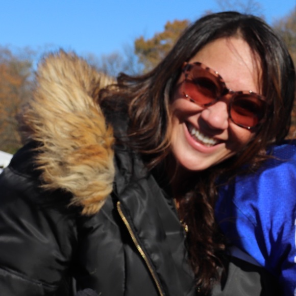 Profile Picture of Jeanne Sachkowsky (@jeannemarie1222) on Poshmark