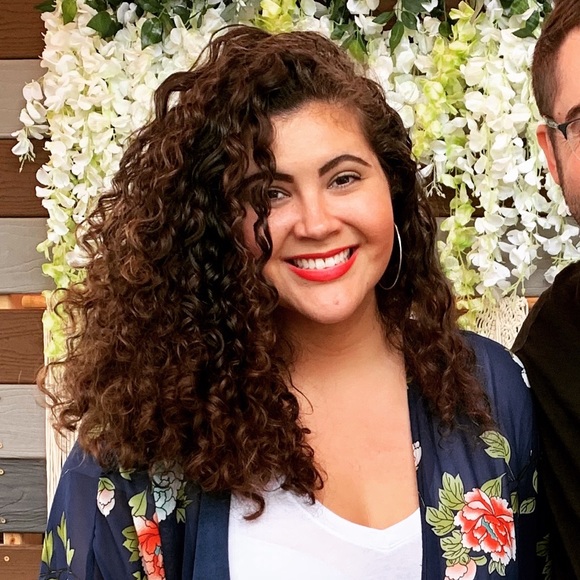 Profile Picture of Amanda Paez (@apaez561) on Poshmark