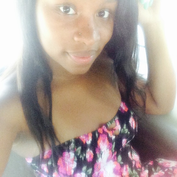 Profile Picture of Brianna Lester (@brety) on Poshmark