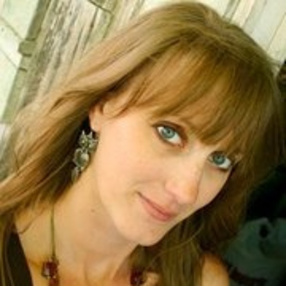 Profile Picture of Fern Hayes (@tijo21) on Poshmark