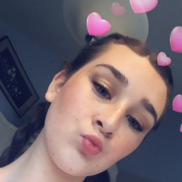 Profile Picture of Alana Maceachron (@amaceachrom) on Poshmark