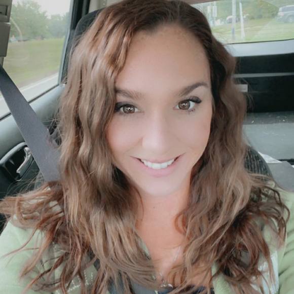 Profile Picture of Laura Dapper (@lauradapper) on Poshmark