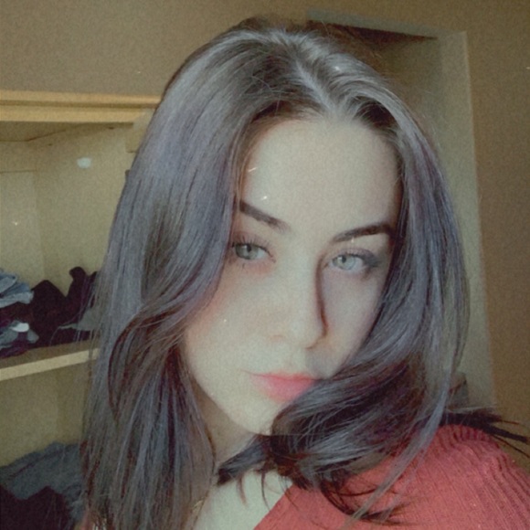 Profile Picture of Ava Iaccarino (@avaiaccarino) on Poshmark