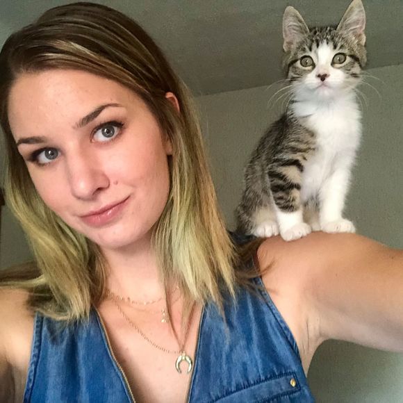Profile Picture of Andria Bachmann (@andriabachmann) on Poshmark