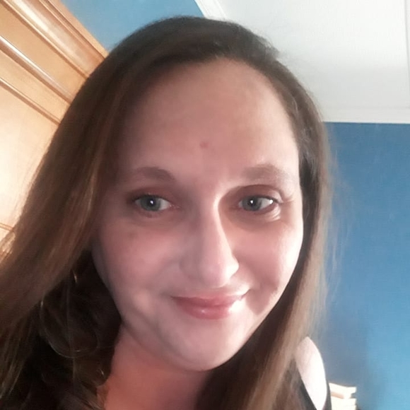 Profile Picture of Mandy Protheroe (@mandyprotheroe) on Poshmark