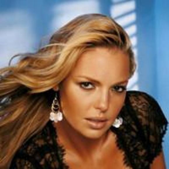 Profile Picture of Catherin Armstrong (@catherin_iq4ku) on Poshmark