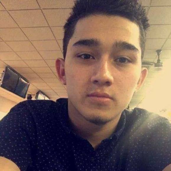 Profile Picture of Elmer Flores (@elmerithoflores) on Poshmark