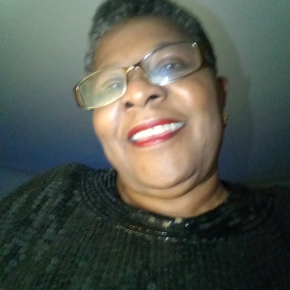 Profile Picture of Alberta Davis (@ahdavis1350) on Poshmark