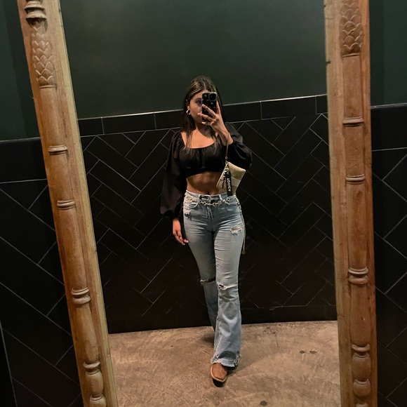 Profile Picture of Anabella ... (@anabella_911) on Poshmark