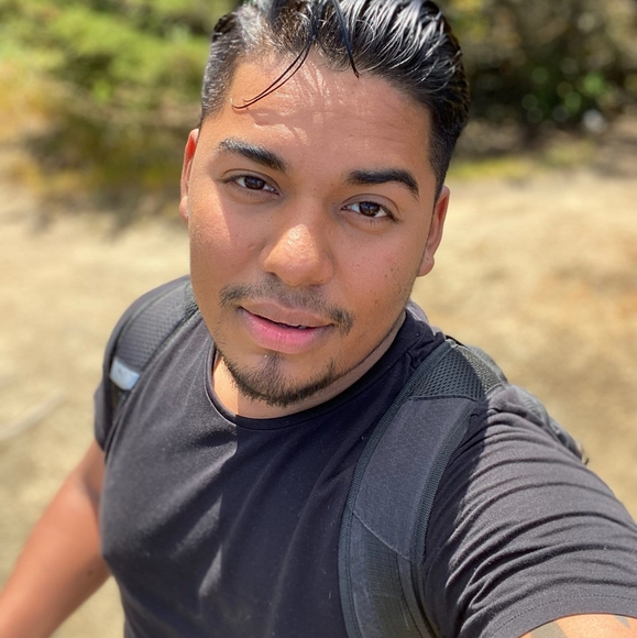 Profile Picture of Eric Menjivar (@ericrivas100) on Poshmark